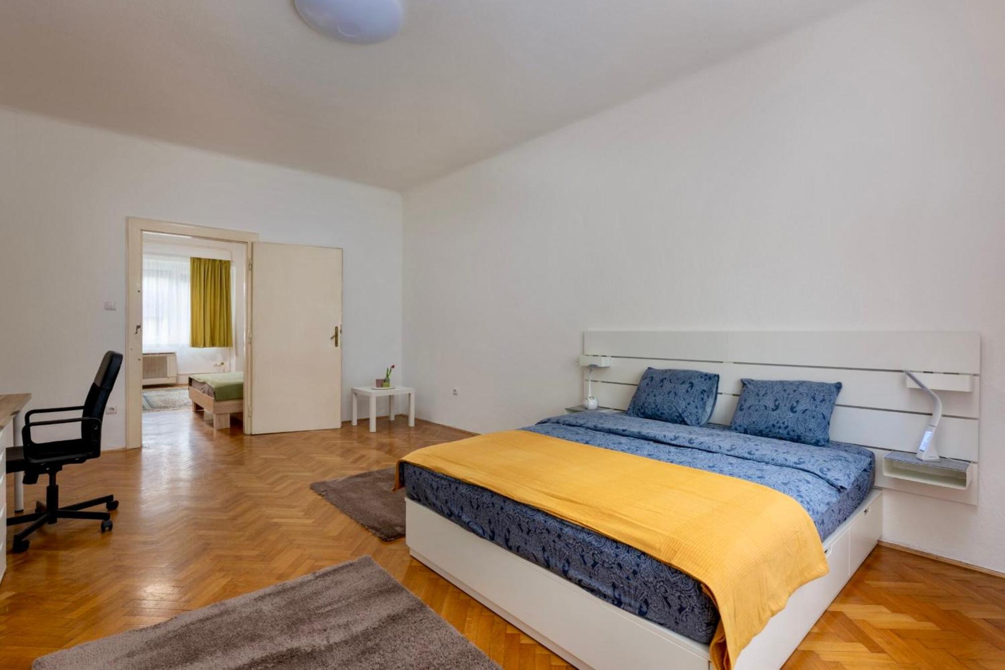 Family With Free Parking Apartman *
